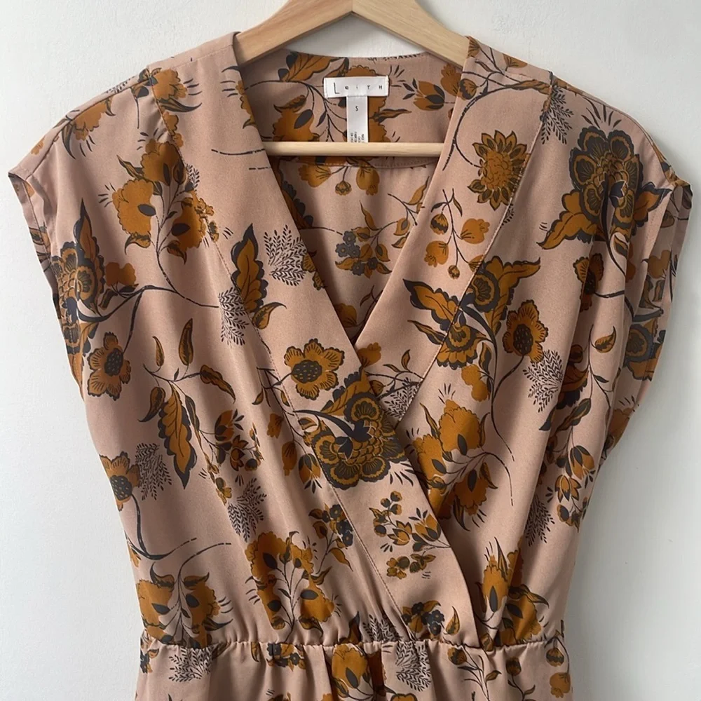 Leith Floral Asymmetrical Top Shortsleeves Blouse Brown elastic Waist Small S - Picture 4 of 11